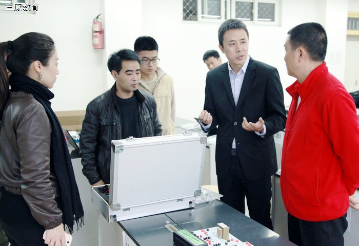 深圳高科技企业与成都市三原外国语学校联手打造数字化校园