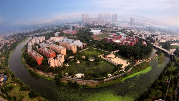 校园航拍图.jpg