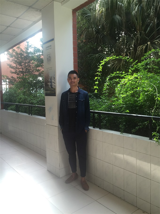 李廉照片.JPG