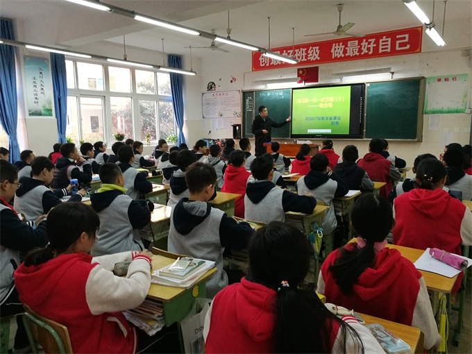 田勇老师教学“解一元一次方程”.jpg