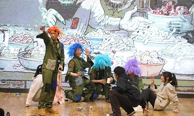 典范英语短剧表演1.jpg