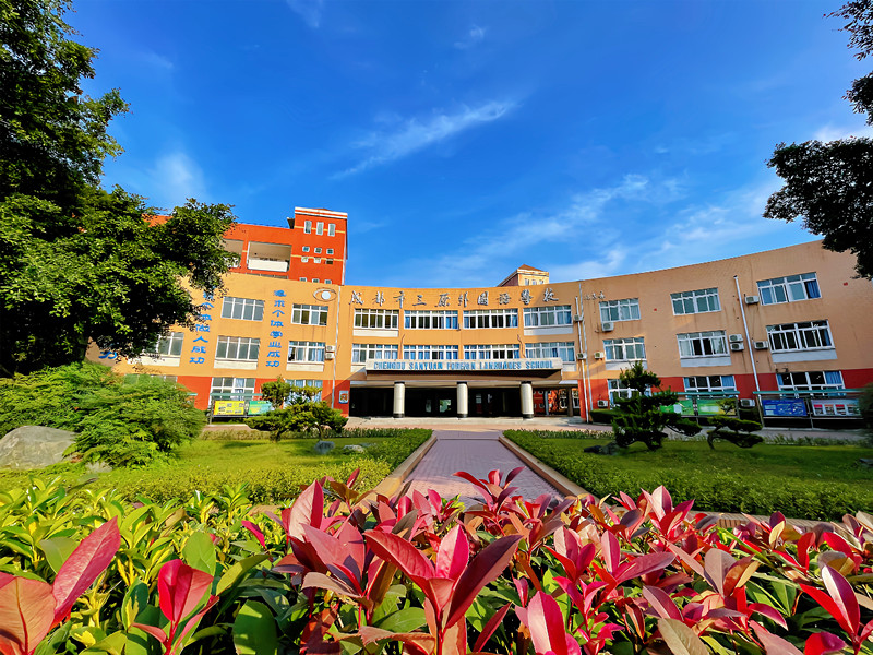 学校大门_副本.jpg